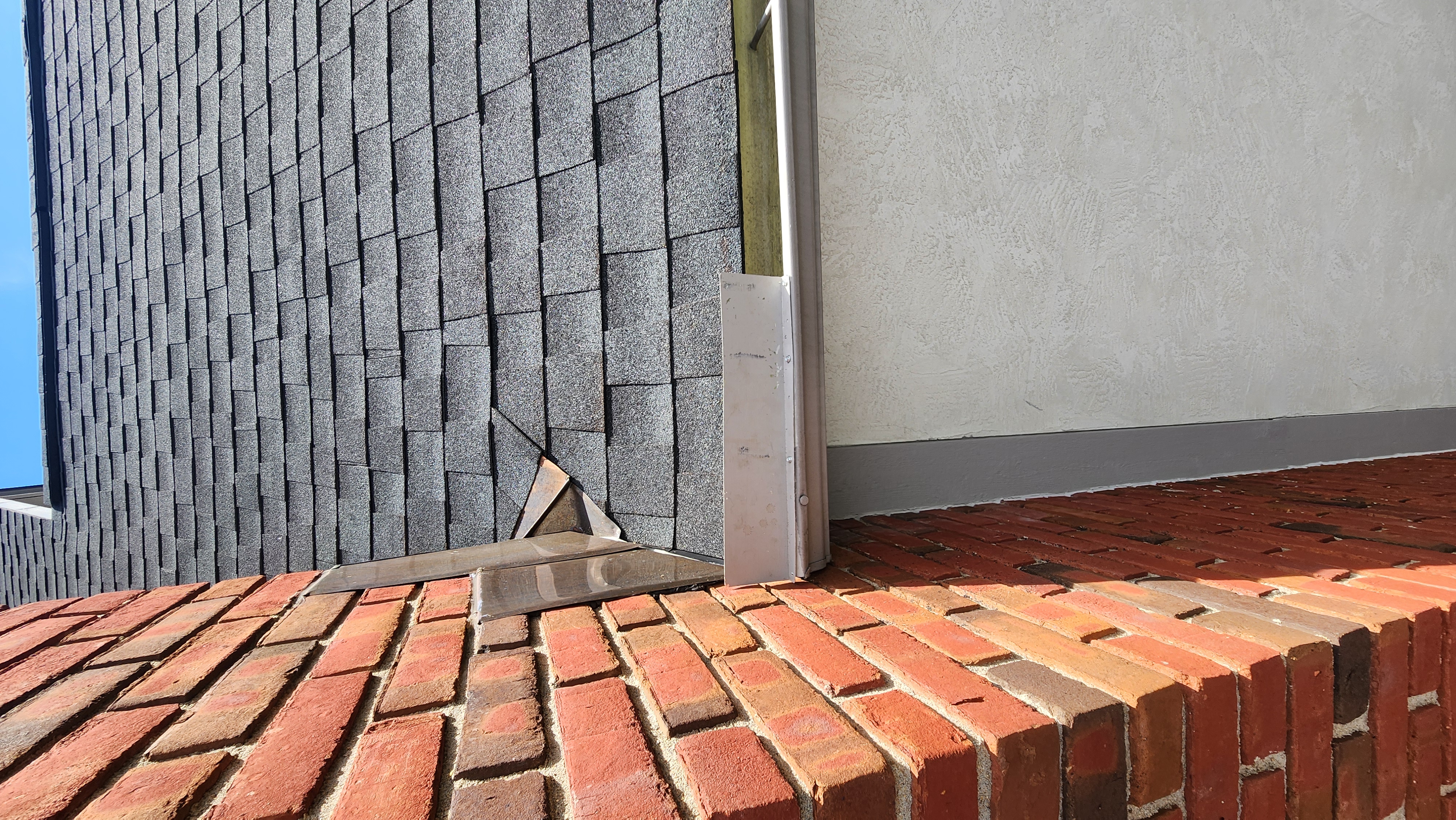 Description of Image 4